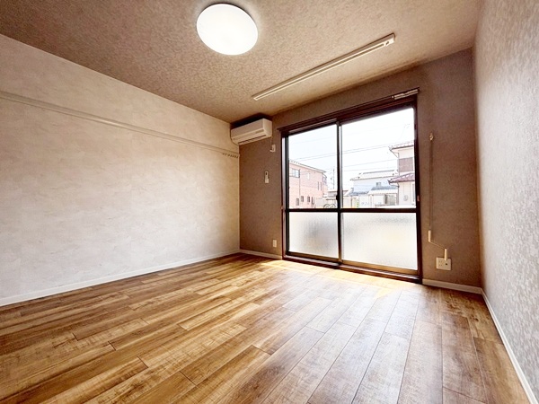 居室・リビング　※写真は他号室です