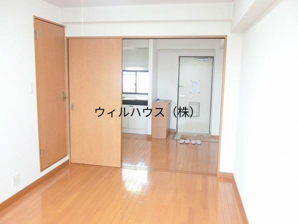 居室・リビング　広々とした洋室！