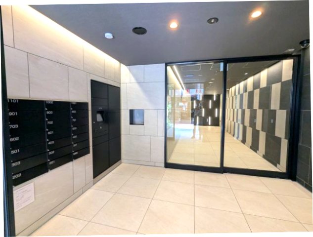 エントランス　瀟洒なエントランス、タッチキーのモニター付オートロックセキュ