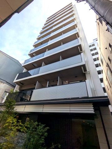 建物外観　前面通りは佐竹商店街で買物便利、人目があり安心、アーケード付