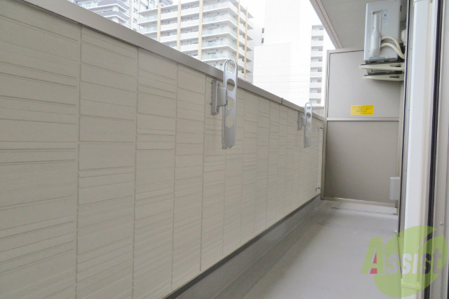 バルコニー　バルコニーは洗濯物もしっかり干せそうな広さです。