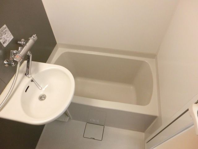 バス・シャワールーム　浴室乾燥機付きのバスルーム