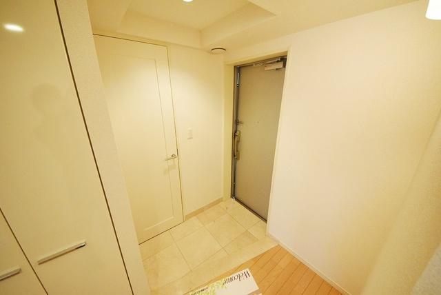 玄関　※反転タイプの写真を使用しています。