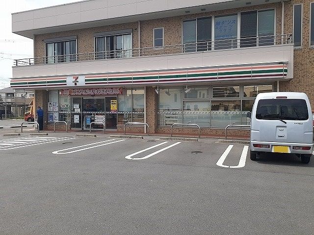 コンビニ　セブンイレブン碧南照光町店（コンビニ）まで746m