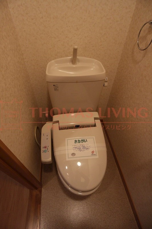 トイレ　ウォシュレット付いてます。