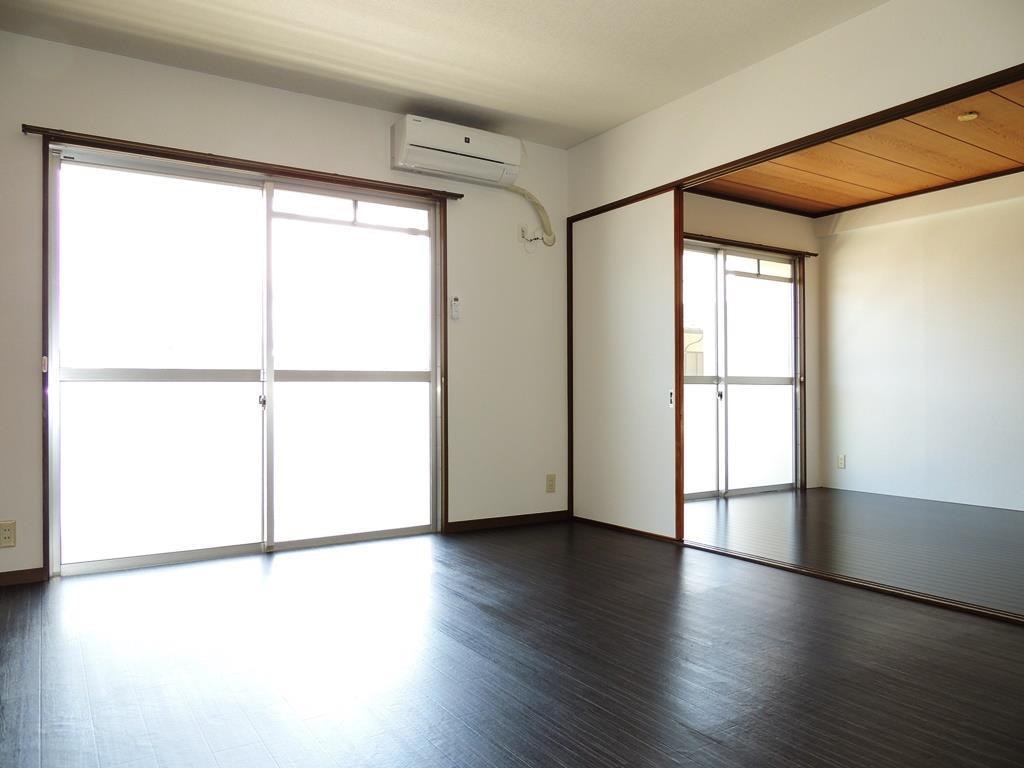 居室・リビング　日当りの良いお部屋です。