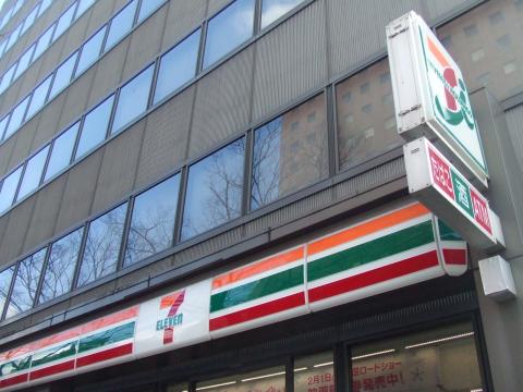 コンビニ　セブンイレブン博多駅前管絃ビル店（コンビニ）まで192m