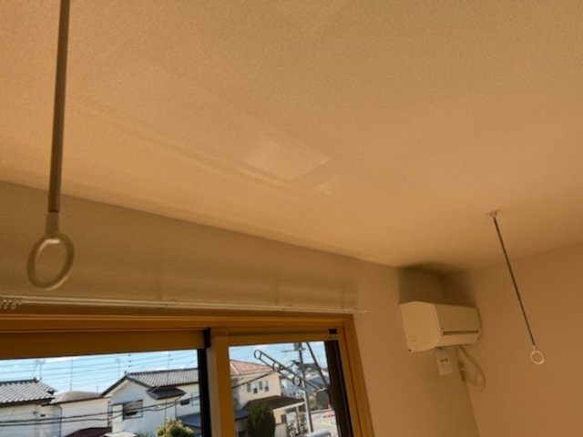 その他設備　室内物干しとエアコン