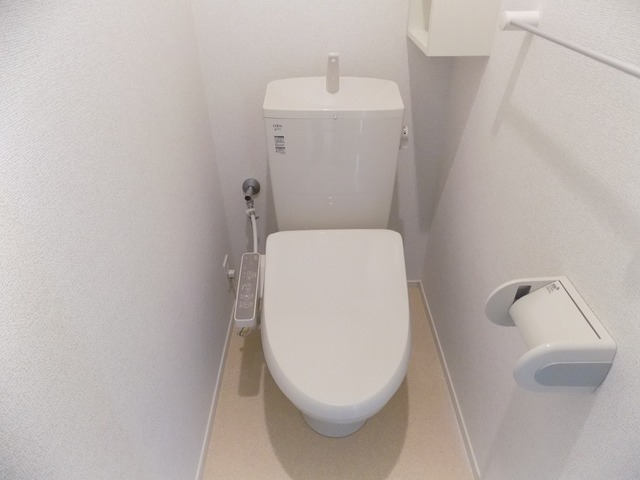 トイレ　同一施工会社同一仕様写真