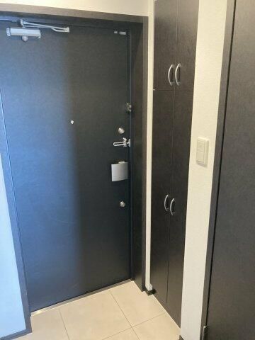 玄関　■モニタ付インターホン■ディンプルキー■2重鍵■ダウンライト