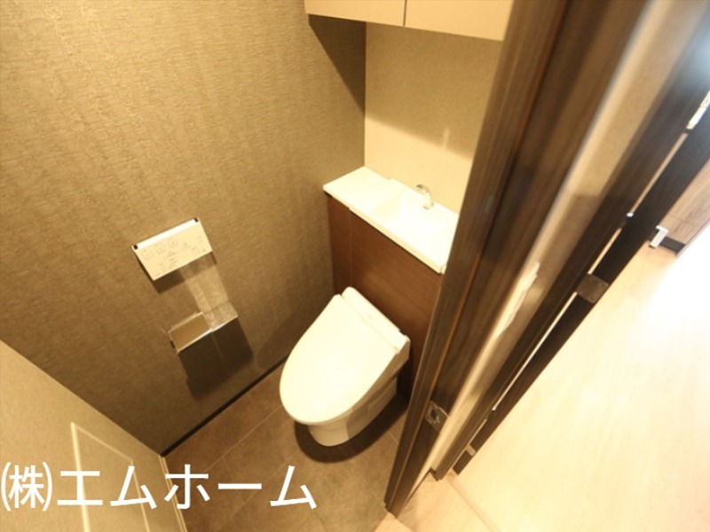 トイレ　温水洗浄暖房便座付トイレ