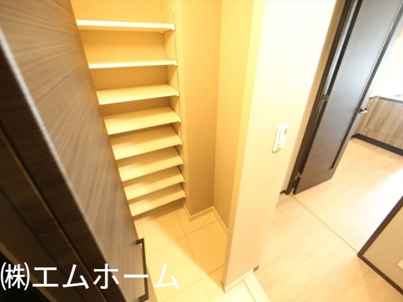 玄関　玄関　シューズインクローク