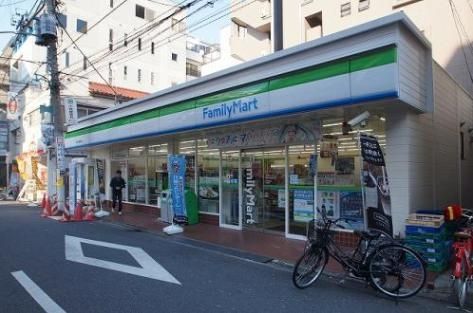 コンビニ　ファミリーマート新丸子駅西口店（コンビニ）まで670m