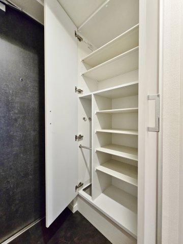 玄関　※同シリーズ物件の写真です。