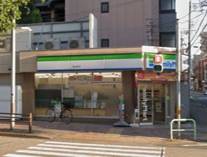 コンビニ　ファミリーマート 金山町店（コンビニ）まで604m