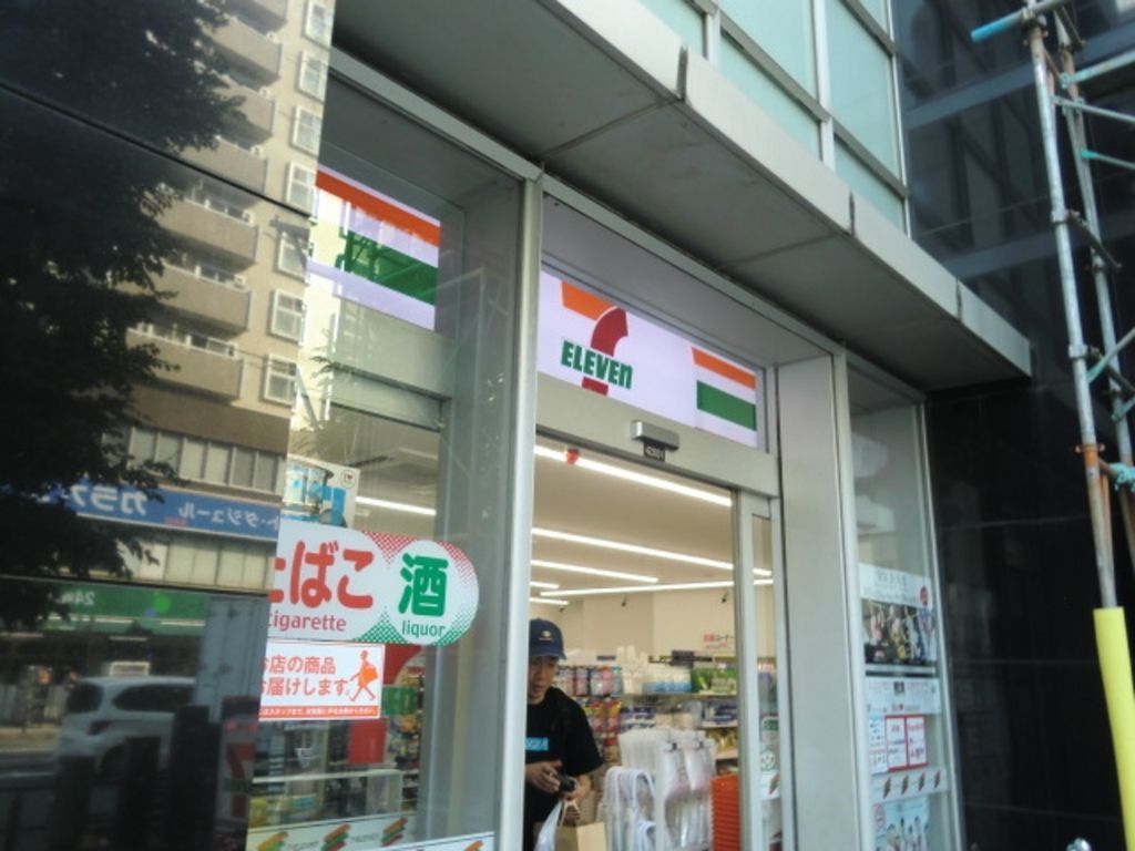 コンビニ　セブンイレブン横浜中華街東門店（コンビニ）まで310m