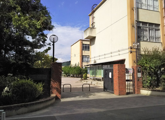 中学校　京都市立深草中学校（中学校）まで1094m