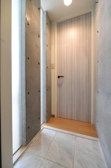 玄関　収納もある玄関です