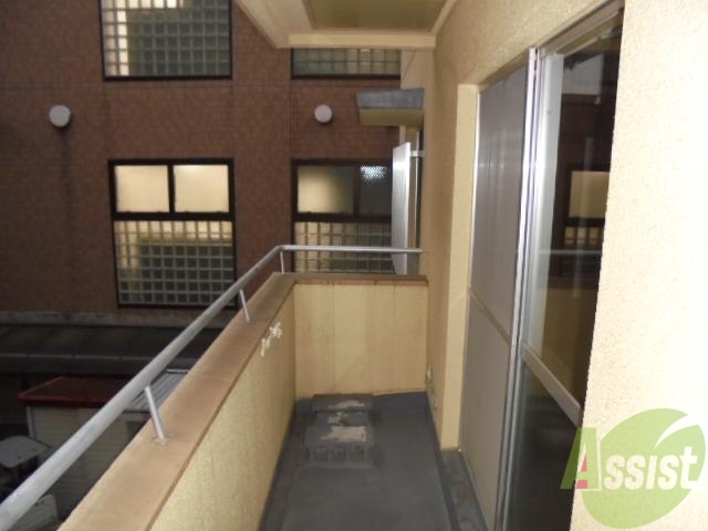 バルコニー　広々バルコニーでお洗濯物をしてくださいね