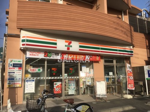 コンビニ　セブン-イレブン 川崎高津諏訪店（コンビニ）まで555m