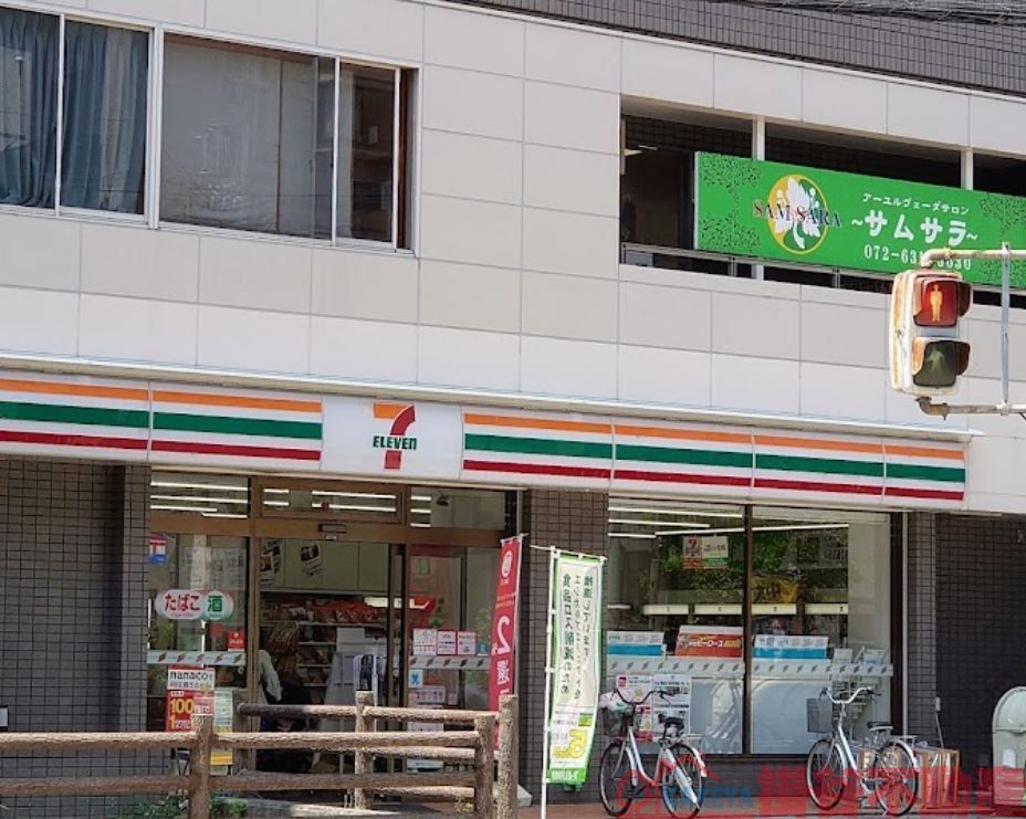 コンビニ　セブンイレブン茨木宮元町店（コンビニ）まで110m