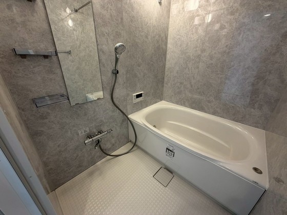 バス・シャワールーム　※別部屋の写真です
