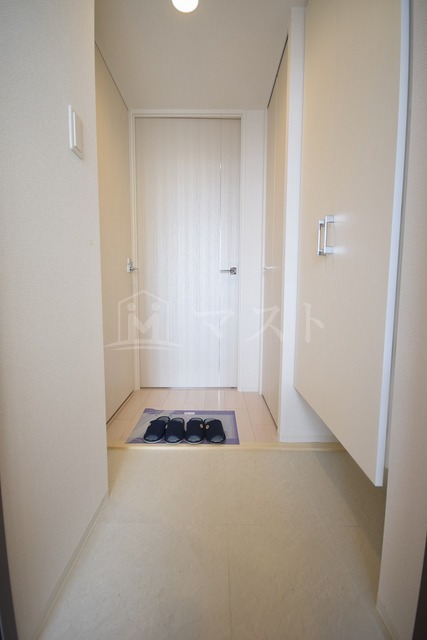 玄関　※建物内別間取参考写真