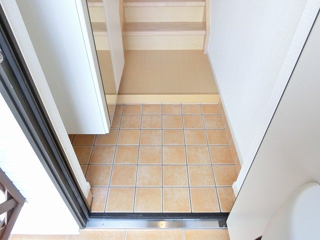 玄関　同型物件室内写真