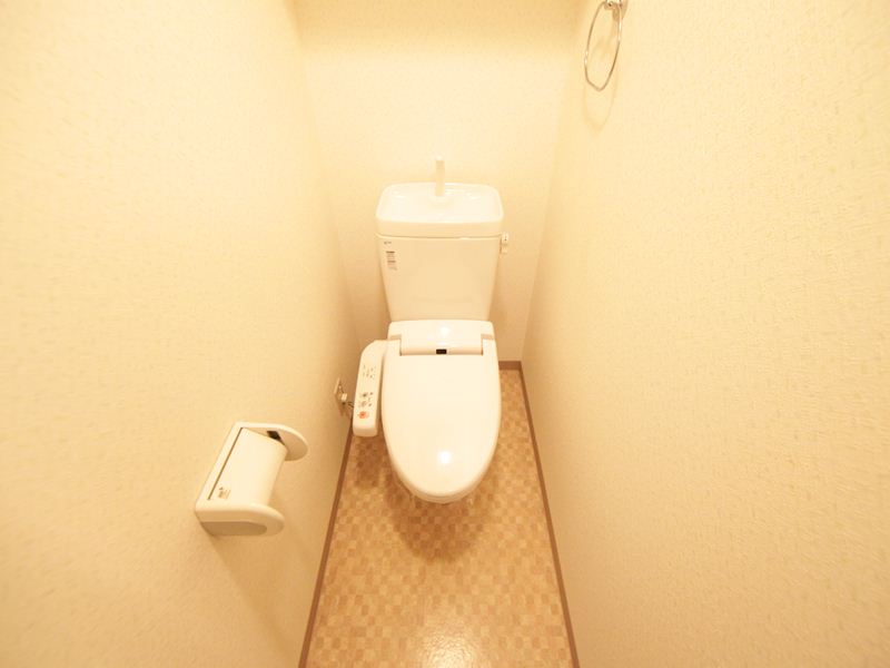 トイレ　温水洗浄便座付き