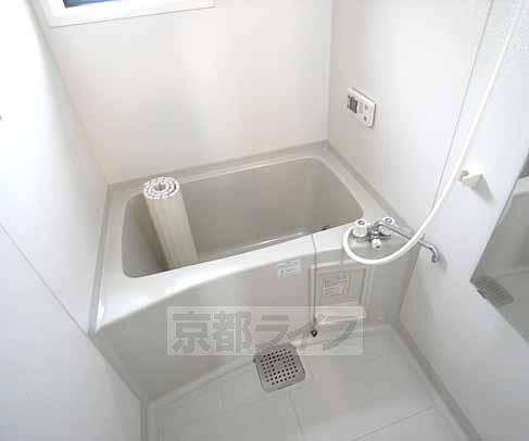 バス・シャワールーム　まだまだキレイなユニットバスです！