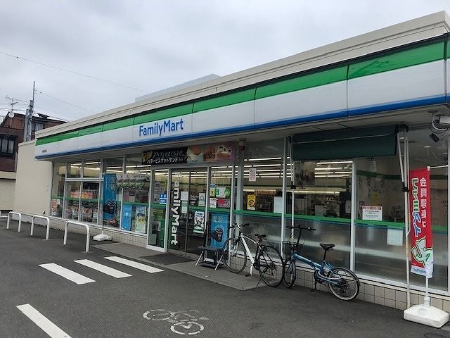 コンビニ　ファミリーマート（コンビニ）まで70m
