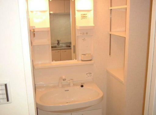 洗面設備　※写真は同じマンションの違う部屋のものになります。