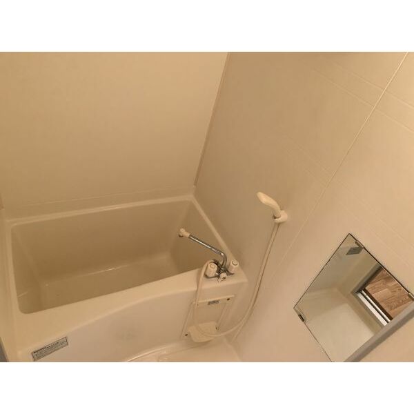 バス・シャワールーム　掲載写真は空室の別部屋を掲載しております。実際のお部屋と仕様