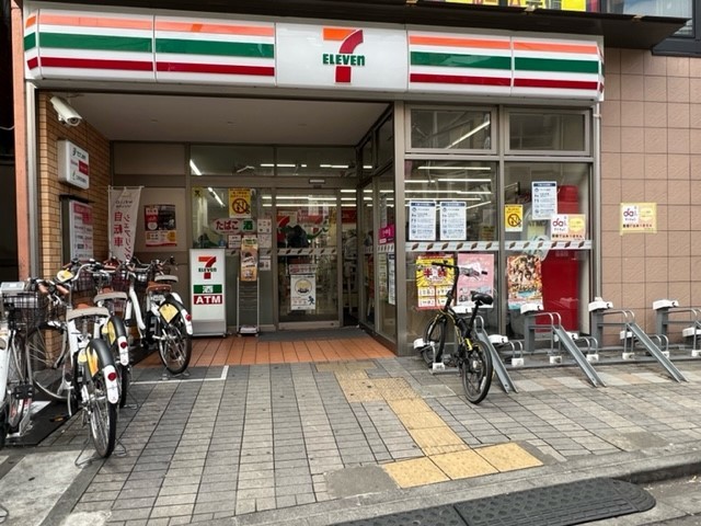 コンビニ　セブンイレブン世田谷区三軒茶屋２丁目店（コンビニ）まで208m