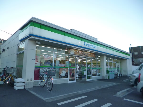 コンビニ　ファミリーマート（コンビニ）まで70m