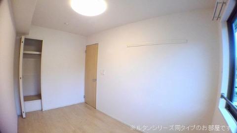 居室・リビング　室内