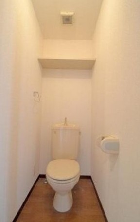 トイレ　別部屋参考写真となります