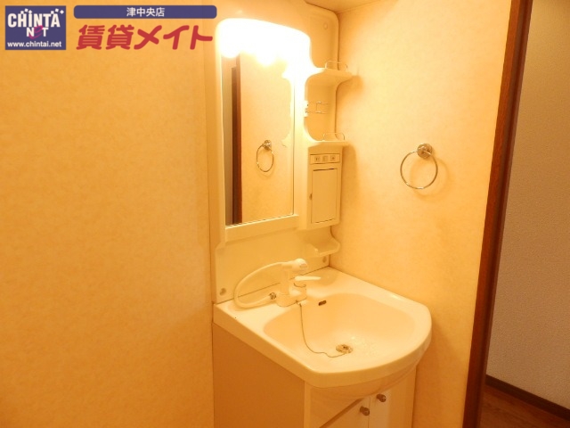 洗面設備　別部屋参考写真です