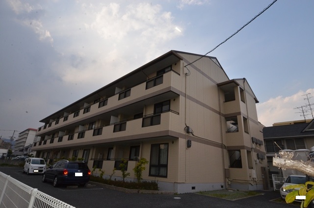 建物外観　敷地内に駐車場あります！