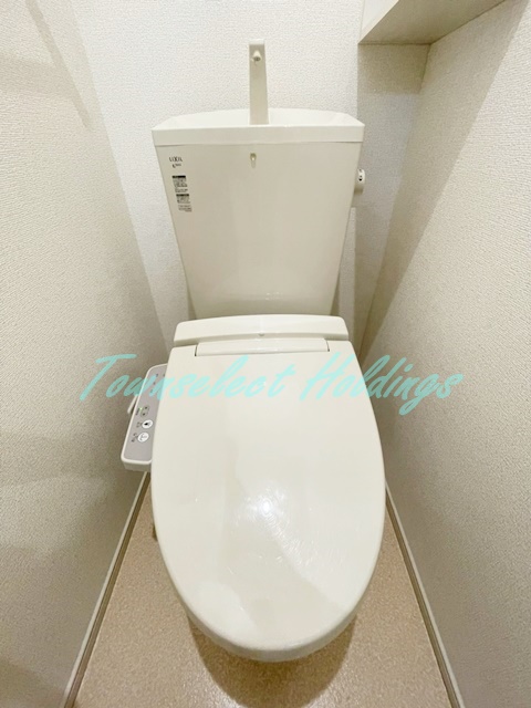 トイレ　落ち着いた色調のトイレです