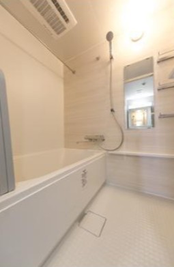バス・シャワールーム　同タイプのお写真です（色合い仕様等が異なる場合が御座います）
