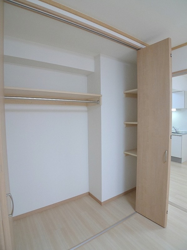 収納　便利な収納棚付のクローゼット！