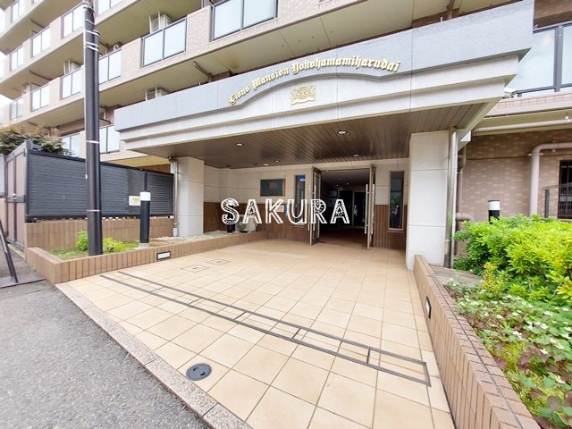 エントランス　管理の行き届いたエントランスです♪