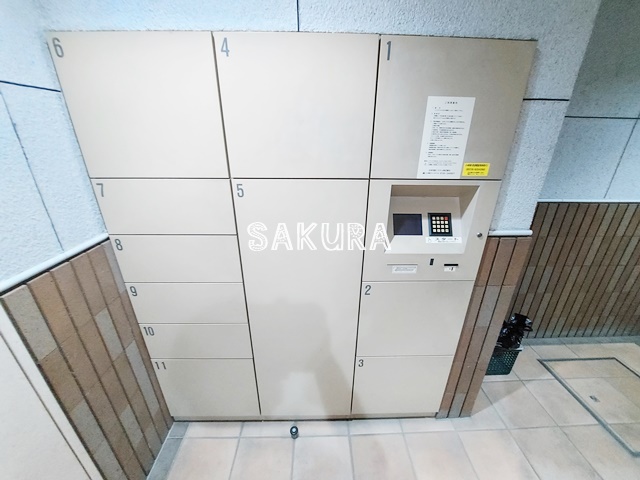 その他共有部分　外出の多い方でも安心の宅配ボックス付き♪