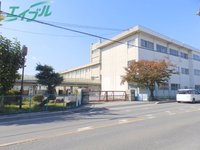 中学校　四日市立山手中学校（中学校）まで1300m