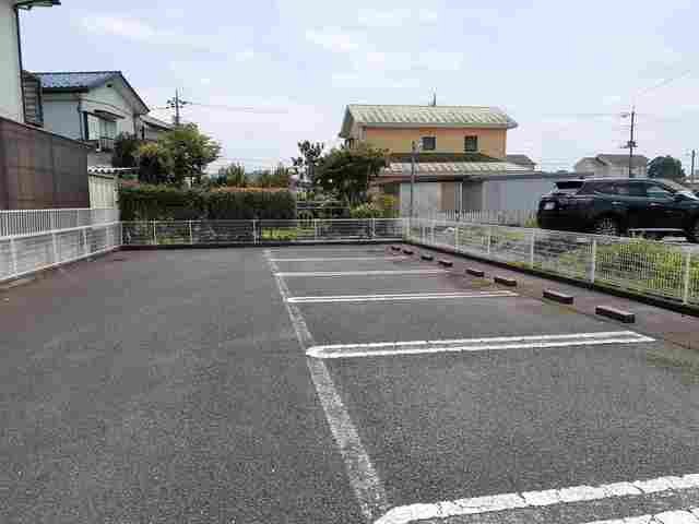 駐車場　駐車場があるので、車を買う予定の方も安心です