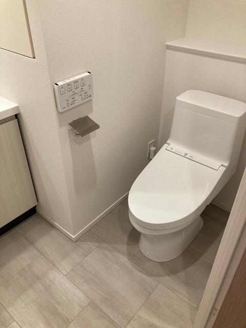 トイレ　※写真は同タイプ住戸です。