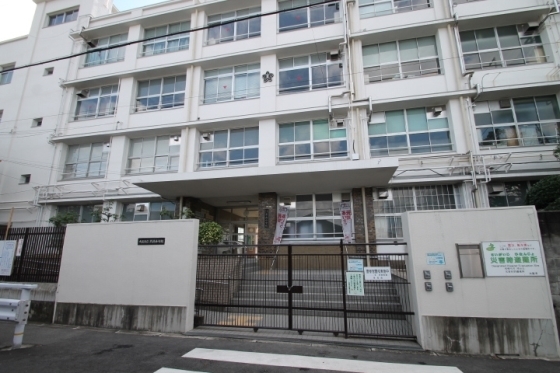 小学校　大阪市立巽南小学校（小学校）まで693m