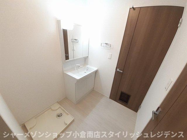 洗面設備　ゆったりとスペースのある洗面所