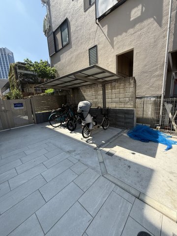その他共有部分　敷地内ゴミ捨て場、駐輪場あり